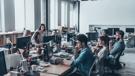 shutterstock_ergazomenoi_ergasiaka_office