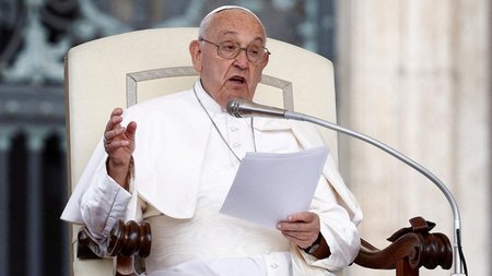 2024-05-27T192311Z_457823295_RC2JV7AEROBT_RTRMADP_5_POPE-LGBT-1024x685