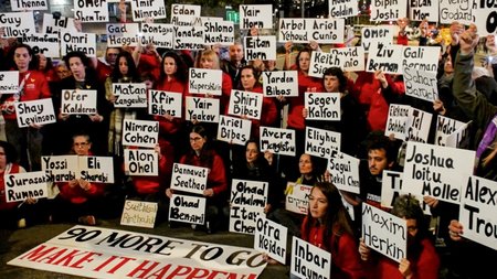 2025-01-25T180520Z_841923588_RC26HCAWDUJ3_RTRMADP_5_ISRAEL-PALESTINIANS-GAZA-HOSTAGES-PROTEST